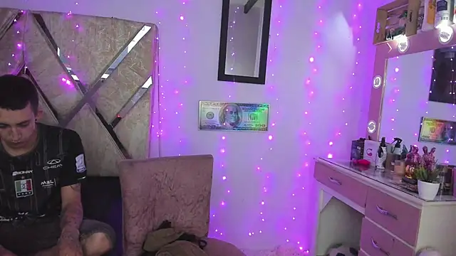 Snapshot of parejacaliente20154 chatting on 12-03-25, 09:07 parejacaliente20154 online show from 12-03-25, 09:07