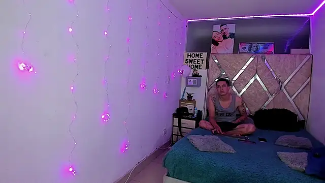 Snapshot of parejacaliente20154 chatting on 02-24-26, 11:08 parejacaliente20154 online show from 02-24-26, 11:08