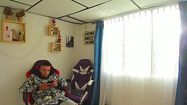 parejacaliente20154 online show from 06-08-26, 11:32