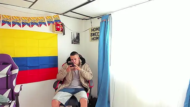parejacaliente20154 online show from 06-10-26, 12:04