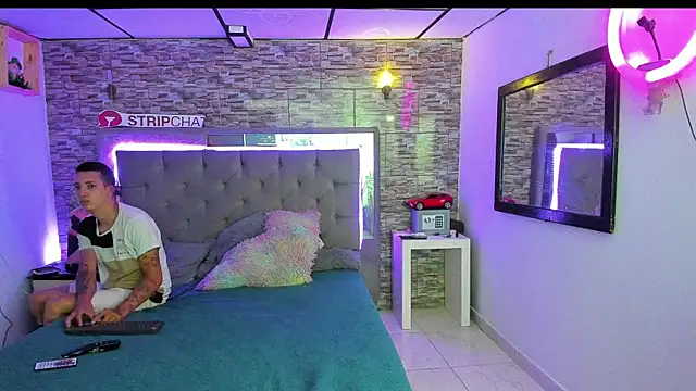 parejacaliente20154 online show from 06-30-26, 11:00