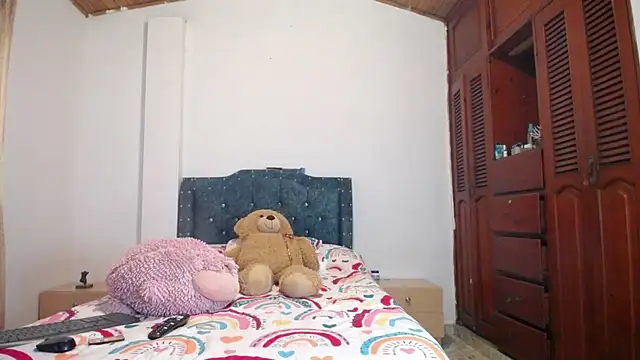 Snapshot of sofiamature01 chatting on 11-19-25, 02:50 sofiamature01 online show from 11-19-25, 02:50