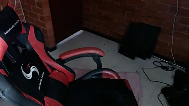 Snapshot of dannafitness chatting on 03-21-25, 10:39 dannafitness online show from 03-21-25, 10:39