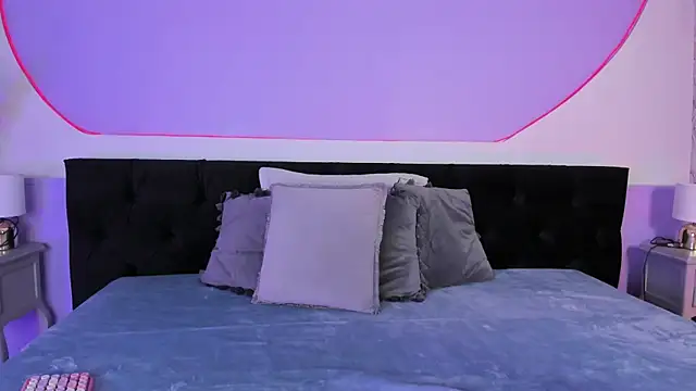 Snapshot of Julieta_Cortes__ chatting on 11-20-25, 12:16 Julieta Cortes online show from 11-20-25, 12:16