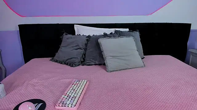 Snapshot of Julieta_Cortes__ chatting on 12-01-25, 11:59 Julieta Cortes online show from 12-01-25, 11:59