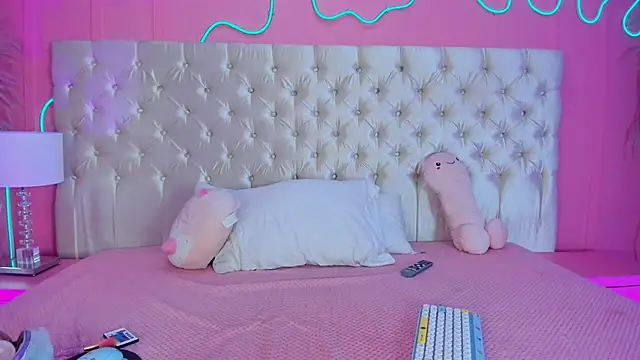 Snapshot of Julieta_Cortes__ chatting on 02-28-26, 01:56 Julieta Cortes online show from 02-28-26, 01:56