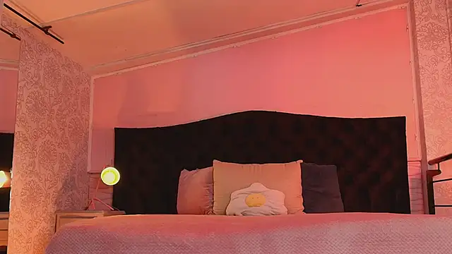 Julieta Cortes   online show from 04-25-26, 09:56