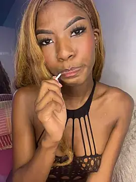 Snapshot of Petite_yisell chatting on 03-10-25, 10:13 Petite yisell online show from 03-10-25, 10:13