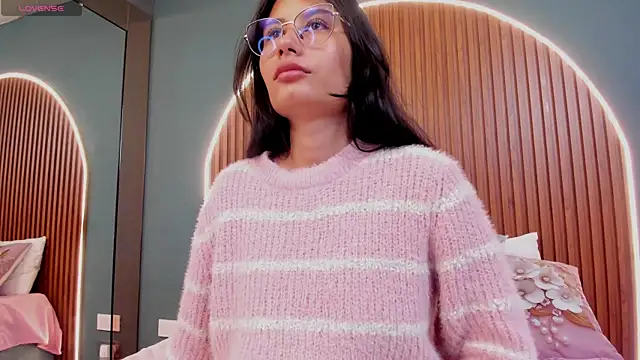 NayeCloud online show from 10-17-25, 03:42