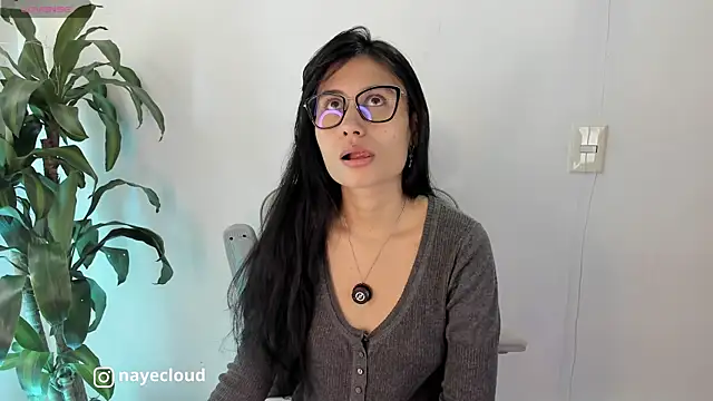 NayeCloud online show from 05-14-26, 02:57