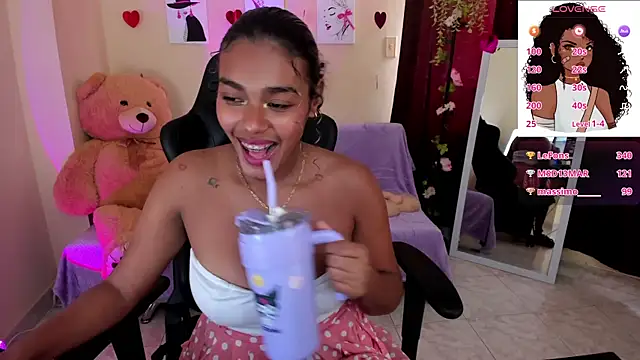 Snapshot of aleja_montiel__ chatting on 03-12-25, 03:51 aleja montiel online show from 03-12-25, 03:51