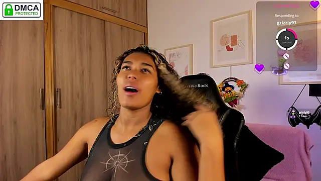 Snapshot of aleja_montiel__ chatting on 10-16-25, 12:39 aleja montiel online show from 10-16-25, 12:39