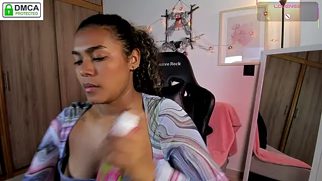 Snapshot of aleja_montiel__ chatting on 12-05-25, 12:58 aleja montiel online show from 12-05-25, 12:58