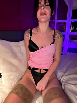 RubyLunaa online show from 11-21-25, 11:03