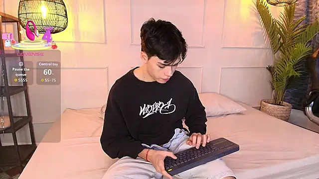 Snapshot of luandy chatting on 12-22-25, 09:01 luandy online show from 12-22-25, 09:01