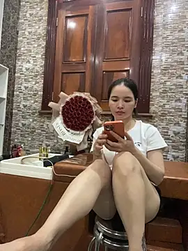 Snapshot of LiLi-Kirix99 chatting on 06-07-26, 12:31 LiLi-Kirix99 online show from 06-07-26, 12:31