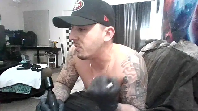 Snapshot of Antoniothedon chatting on 12-18-24, 01:26 Antoniothedon online show from 12-18-24, 01:26