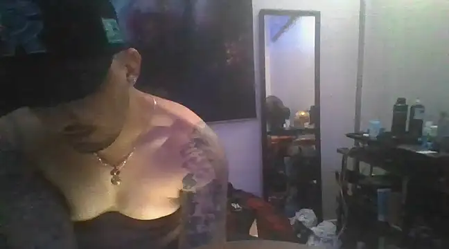 Snapshot of Antoniothedon chatting on 02-09-25, 04:50 Antoniothedon online show from 02-09-25, 04:50