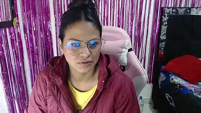 SweetAlmaa online show from 04-30-26, 09:59
