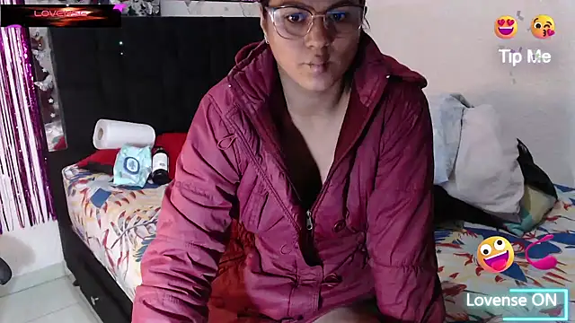 SweetAlmaa online show from 07-14-26, 09:47