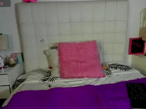 Snapshot of sexycouple_lat chatting on 03-14-25, 02:19 sexycouple lat online show from 03-14-25, 02:19