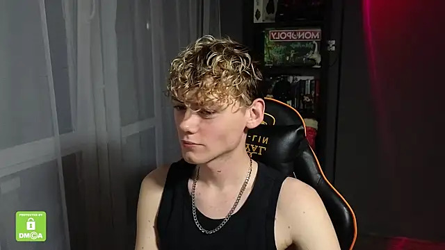 Keytaro online show from 10-24-25, 01:13