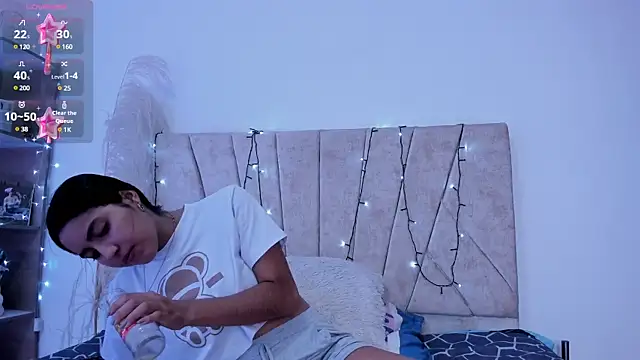 Snapshot of Kaela18 chatting on 12-17-24, 12:54 Kaela18 online show from 12-17-24, 12:54