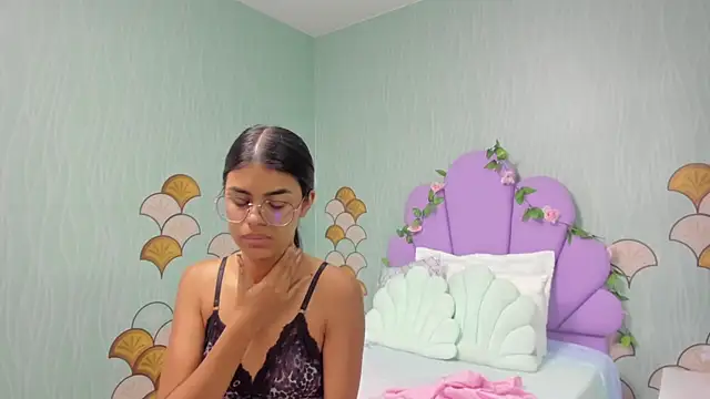 Snapshot of Isa_little4u chatting on 12-30-24, 02:30 Isa little4u online show from 12-30-24, 02:30