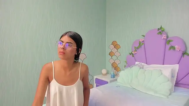 Snapshot of Isa_little4u chatting on 12-31-24, 06:13 Isa little4u online show from 12-31-24, 06:13
