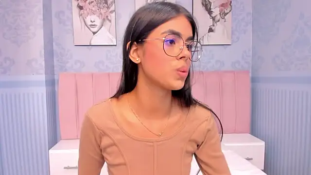 Snapshot of Isa_little4u chatting on 01-18-25, 09:34 Isa little4u online show from 01-18-25, 09:34