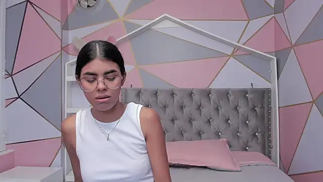 Snapshot of Isa_little4u chatting on 02-13-25, 07:31 Isa little4u online show from 02-13-25, 07:31