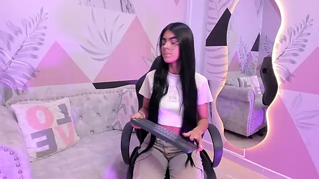 Snapshot of Isa_little4u chatting on 03-12-25, 10:37 Isa little4u online show from 03-12-25, 10:37