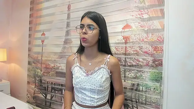 Snapshot of Isa_little4u chatting on 10-17-25, 03:31 Isa little4u online show from 10-17-25, 03:31