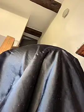 Snapshot of Candy-Desire chatting on 12-22-24, 09:42 Candy-Desire online show from 12-22-24, 09:42