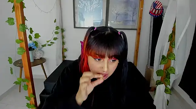 Snapshot of lussyevans24 chatting on 01-17-25, 07:41 lussyevans24 online show from 01-17-25, 07:41
