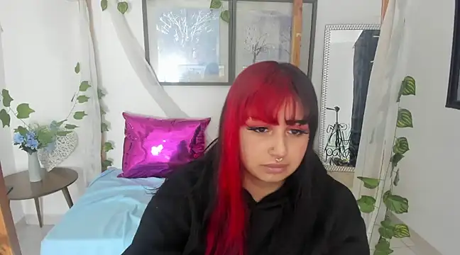 Snapshot of lussyevans24 chatting on 02-08-25, 10:29 lussyevans24 online show from 02-08-25, 10:29