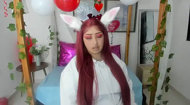 Snapshot of lussyevans24 chatting on 02-15-25, 04:25 lussyevans24 online show from 02-15-25, 04:25