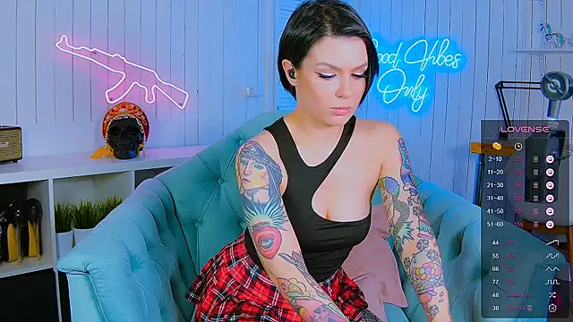 My toys pink online show from 03-14-25, 07:26