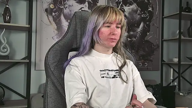 LexiWenford online show from 05-18-26, 03:02