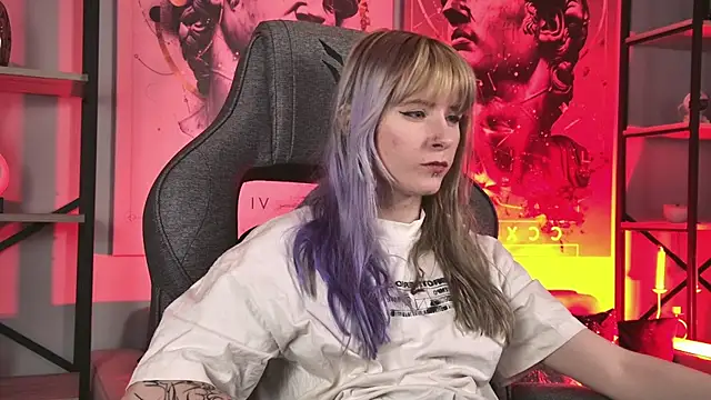 LexiWenford online show from 05-18-26, 04:07