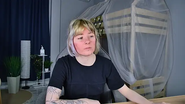 LexiWenford online show from 05-19-26, 02:29