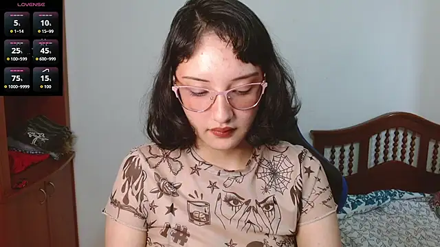 Snapshot of alexaa08 chatting on 11-06-25, 01:12 alexaa08 online show from 11-06-25, 01:12