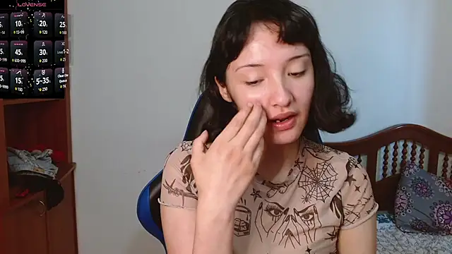 Snapshot of alexaa08 chatting on 11-13-25, 12:48 alexaa08 online show from 11-13-25, 12:48