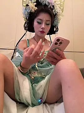 Snapshot of Asia-Melody chatting on 03-12-26, 05:35 Asia-Melody online show from 03-12-26, 05:35