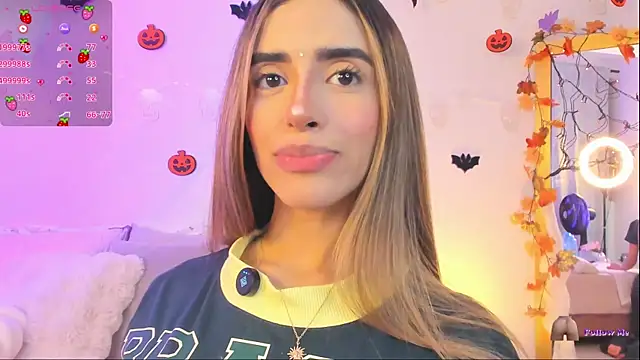 Snapshot of StormiRusso chatting on 10-30-25, 01:07 StormiRusso online show from 10-30-25, 01:07