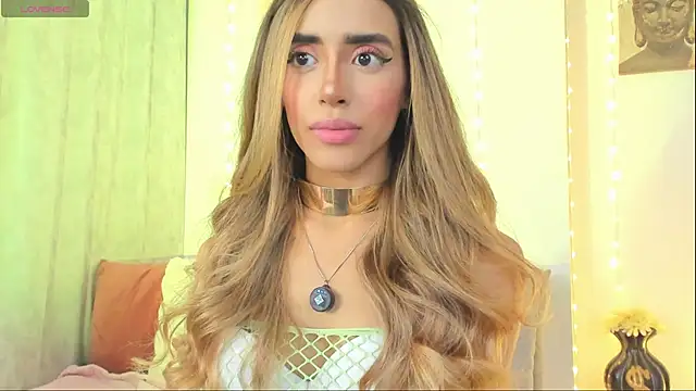 Snapshot of StormiRusso chatting on 11-20-25, 02:45 StormiRusso online show from 11-20-25, 02:45