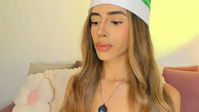 Snapshot of StormiRusso chatting on 12-23-25, 01:03 StormiRusso online show from 12-23-25, 01:03