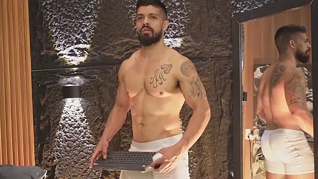 Snapshot of DannSaenz chatting on 10-07-25, 02:14 DannSaenz online show from 10-07-25, 02:14