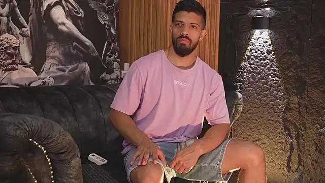 Snapshot of DannSaenz chatting on 11-03-25, 02:40 DannSaenz online show from 11-03-25, 02:40