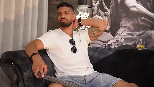 Snapshot of DannSaenz chatting on 11-21-25, 04:16 DannSaenz online show from 11-21-25, 04:16